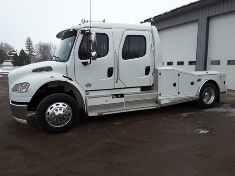 2016 Freightliner M2 106 Crew cab